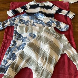 Bundle of three birds, bees baby. Excellent condition. Great quality.